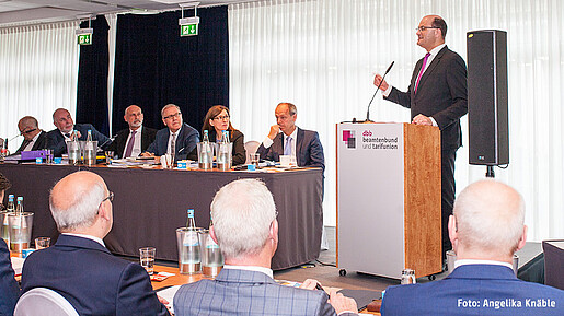 Albert Füracker, Bayerischer Staatsminister der Finanzen und für Heimat, sprach auf dem Treffen des dbb Bundeshauptvorstandes Albert Füracker, Bayerischer Staatsminister der Finanzen und für Heimat, sprach auf dem Treffen des dbb Bundeshauptvorstandes