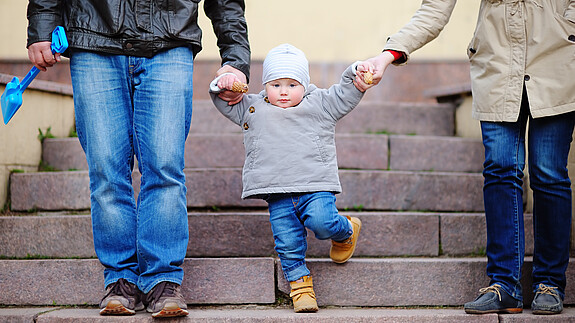 Sorgearbeit fair teilen outdoors, girl, people, person, young, park, love, parent, father, family, mother, lifestyle, woman, day, man, boy, city, town, urban, support, happy, holding, hands, walking, child, steps, stairs, aged, playing, development, little, foot, son, european, jeans, three, kid, baby, together, parenting, parenthood, legs, offspring, toddler, cone, grandson, teaching, grandparents, stride, going