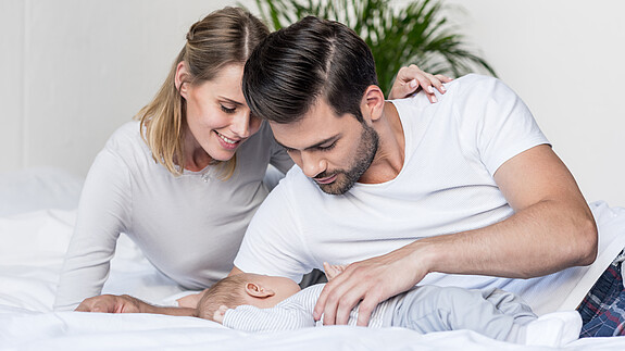 Eltern mit ihrem Baby Eltern