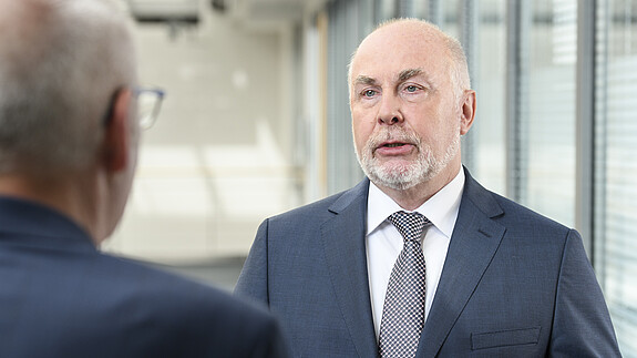 Silberbach Ulrich Silberbach, Bundesvorsitzender des dbb, im Gespräch