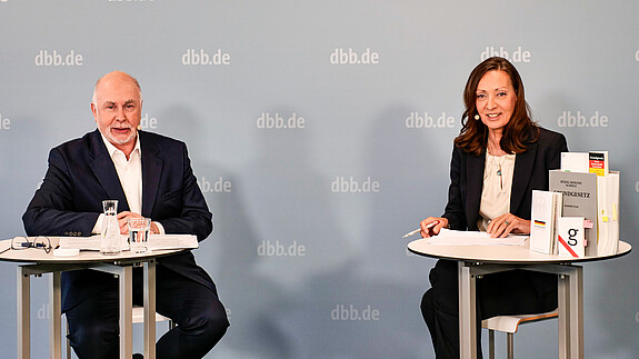 dbb dialog: Einigkeit und Recht und Freiheit - 75 Jahre Grundgesetz dbb dialog: Einigkeit und Recht und Freiheit - 75 Jahre Grundgesetz