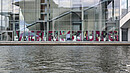 Ausstellung, Verfassung, Präsentation, Geschichte, Fassade, Glas, Spree, Spreeufer, Ufer, Fluss, Parlamentsgebäude, Spiegelung