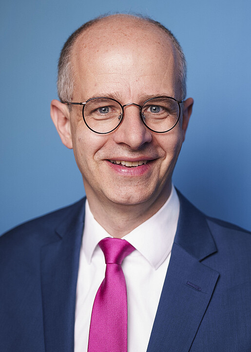 Michael Brand, Parlamentarischer Staatssekretär bei der Bundesministerin für Bildung, Familie, Senioren, Frauen und Jugend, Berlin Portrait: Michael Brand, Parlamentarischer Staatssekretär bei der Bundesministerin für Bildung, Familie, Senioren, Frauen und Jugend, Berlin