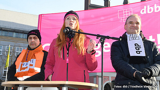 Karoline Herrmann auf der Demo in Rostock Karoline Herrmann auf der Demo in Rostock