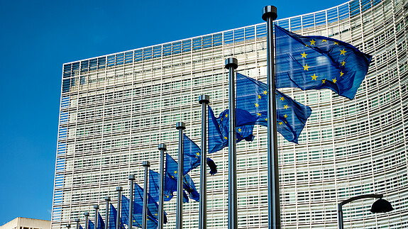 Europatag EU-Flaggen vor dem Sitz der Europäische Kommission
