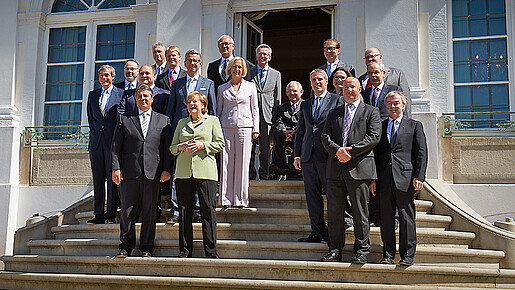 Spitzengespräch der Bundesregierung mit den Sozialpartnern auf Schloss Meseberg Spitzengespräch der Bundesregierung mit den Sozialpartnern auf Schloss Meseberg