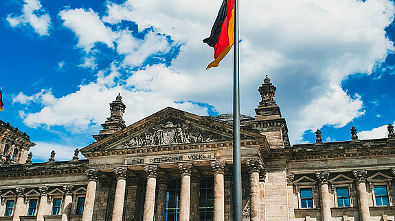 Die dbb jugend pocht auf Reformen im öffentlichen Dienst – und richtet klare Forderungen an die Parteien. Die dbb jugend pocht auf Reformen im öffentlichen Dienst – und richtet klare Forderungen an die Parteien.