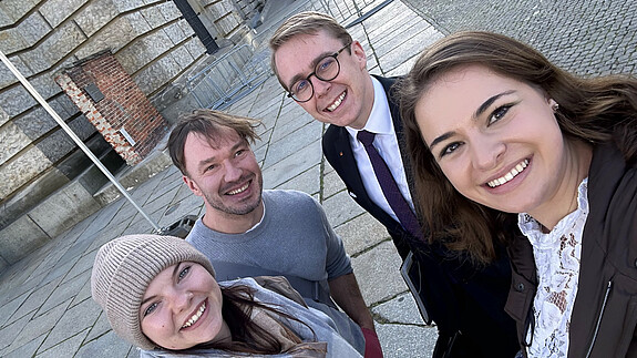 Europäischer Abend, Videodreh, Europäischer Abend: Diese Themen standen bei der ersten Präsenzsitzung der AG Europa auf dem Programm. Europäischer Abend, Videodreh, Europäischer Abend: Diese Themen standen bei der ersten Präsenzsitzung der AG Europa auf dem Programm.