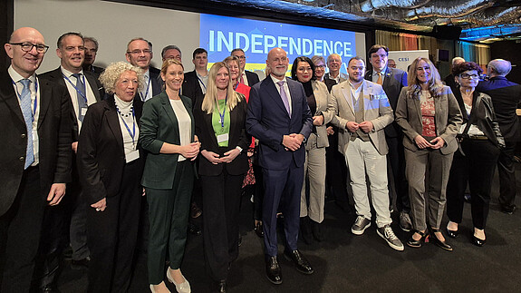 Die Delegierten wählten Volker Geyer einstimmig zum CESI-Vizepräsidenten Die Delegation des dbb beamtenbund und tarifunion beim CESI-Kongress