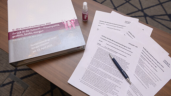 Unterlagen beim dbb bundesfrauenkongress 2021 Unterlagen beim dbb bundesfrauenkongress 2021