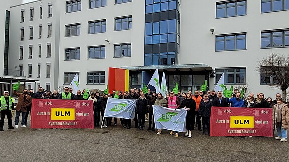 Einkommensrunde Bund und Kommunen 2023: Aktion in Ulm Einkommensrunde Bund und Kommunen 2023: Aktion in Ulm