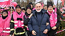 Das Foto zeigt Norbert Lütke, den dbb Bundesvorsitzenden Volker Geyer und Anke Schwitzer auf der Demo.