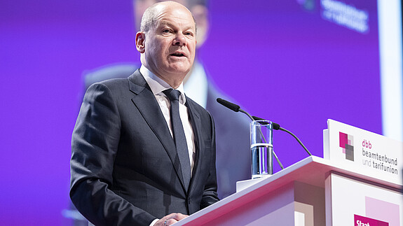 Bundeskanzler Olaf Scholz Bundeskanzler Olaf Scholz beim dbb Gewerkschaftstag am 29. November 2022 in Berlin.