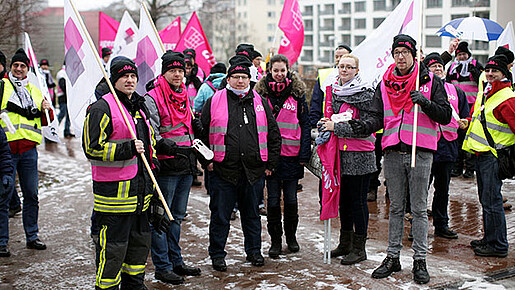 Mahnwache vor der Staatskanzlei in Düsseldorf Mahnwache vor der Staatskanzlei in Düsseldorf