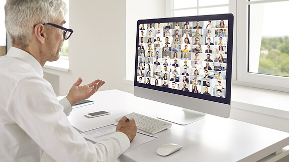 Betriebs- und Personalrat digital Betriebsratssitzung als Videokonferenz.