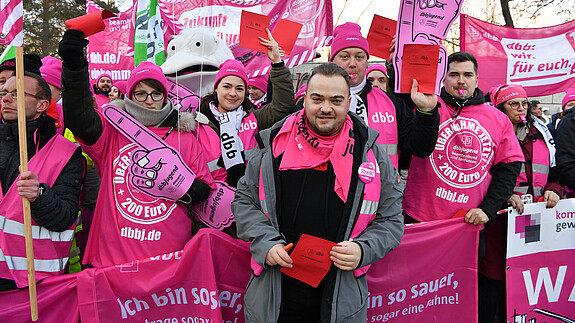 dbb jugend Chef Matthäus Fandrejewski vor Beginn der dritten Verhandlungsrunde in Potsdam