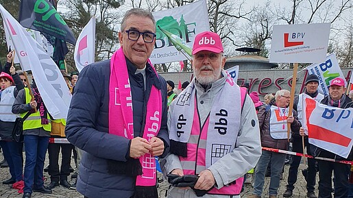 Zu sehen sind Andreas Hemsing, Zweiter Vorsitzender des dbb und Fachvorstand Tarifpolitik, und Max Schindlbeck.
