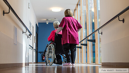 Pflege Rollstuhl Pflege Rollstuhl